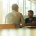 unsplash - LinkedIn sales solutions - deux hommes qui parlent autour d'une table - les 7 pires conseils qu'on t'a déjà donnés quand tu étais triste