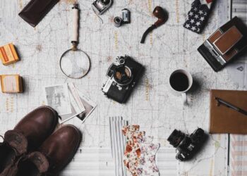 unsplash - ian dooley - accessoires de voyage -les accessoire à avoir absolument pour partir en Erasmus