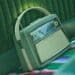 unsplash - milivoj-kuhar-radio vintage dans une voiture - Les objets vintages beaucoup trop cool