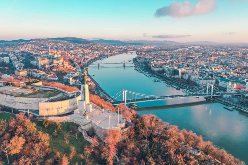 Unsplash-bence-balla-schottner-paysage de budapest-dossier city trip étudiant cet été