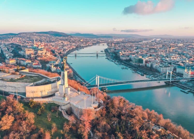 Unsplash-bence-balla-schottner-paysage de budapest-dossier city trip étudiant cet été