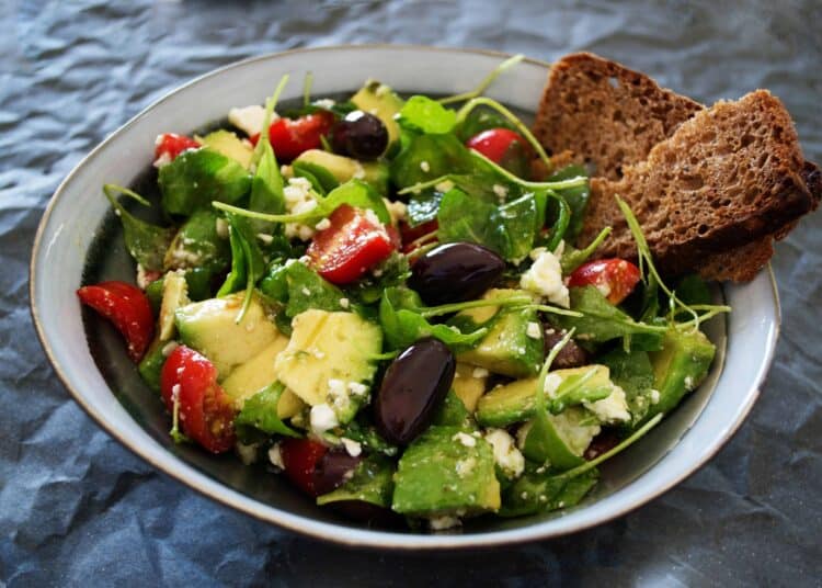 pexels-dana-tentis-salade - Les plaisirs d'été