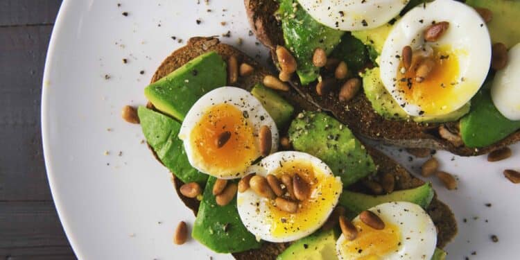 pexels-foodie-factor-toasts à l'avocat - Les toasts à l'avocat pour un repas sain et rapide