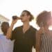 pexels-kampus-production-3 personnes qui boivent une biere - 3 exercices pour dépenser toutes les bieres que tu bois en soirée