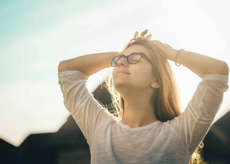 pexels-radu-florin-femme zen et cool - pourquoi je ne tombe jamais amoureux.se