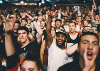 unsplash - nicholas-green-foules de personnes pour un match - Comment profiter de l’Euro malgré la crise covid