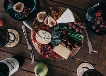 pexels-rachel-claire-plateau apero fromage - top 5 des accessoires pour les fans de fromage