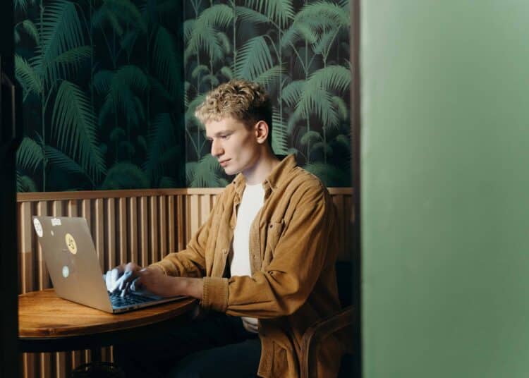 pexels-cottonbro - 6 memes qui résument bien ta recherche de stage