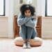 pexels-liza-summer-fille seule assise - faut-il redonner sa confiance