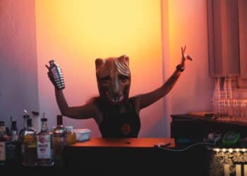 pexels-thiago-miranda-fille deguisée halloween - comment organiser une soirée halloween