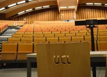 plus de place dans les auditoires