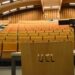 plus de place dans les auditoires