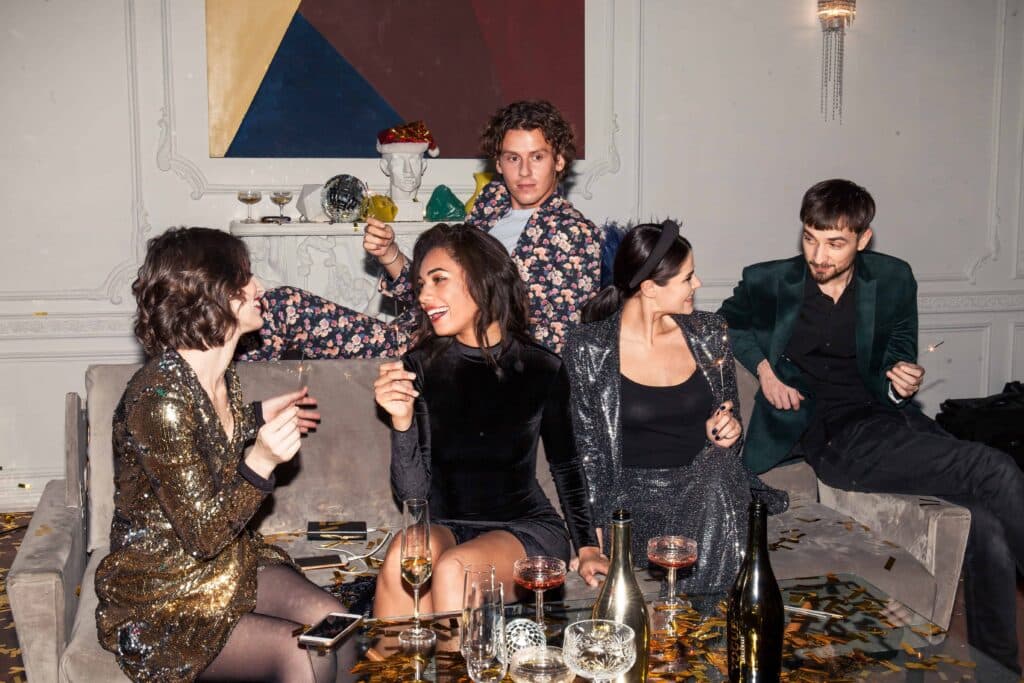 Pexels cottonbro soiree jeunes organiser un repas de nouvel an au kot