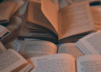 Unsplash Vrînceanu Iulia livres ouverts Comment etudier par coeur