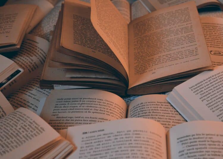 Unsplash Vrînceanu Iulia livres ouverts Comment etudier par coeur