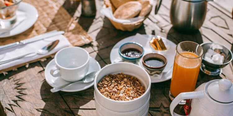 pexels-maria-orlova - petits dejeuners de roi sur une table - 4 recettes de petit déjeuner pour le jour d’un examen