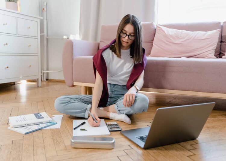 pexels-mart-production - 6 situations que tu vis durant ta session d'examens de janvier