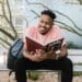 pexels-rodnae-productions-garcon etudiant qui lit un libre dehors - Pourquoi être étudiant.e est le meilleur moment de ta vie