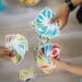 pexels-yan-krukov- trois étudiants qui jouent au uno - 3 jeux d'alcool à faire avec des colocs