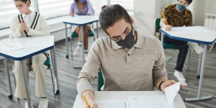 Pexels Andy Barbour étudiants en examens comment se passe la session pour les étudiants covidés