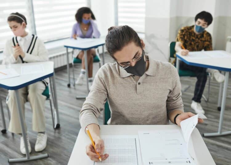 Pexels Andy Barbour étudiants en examens comment se passe la session pour les étudiants covidés