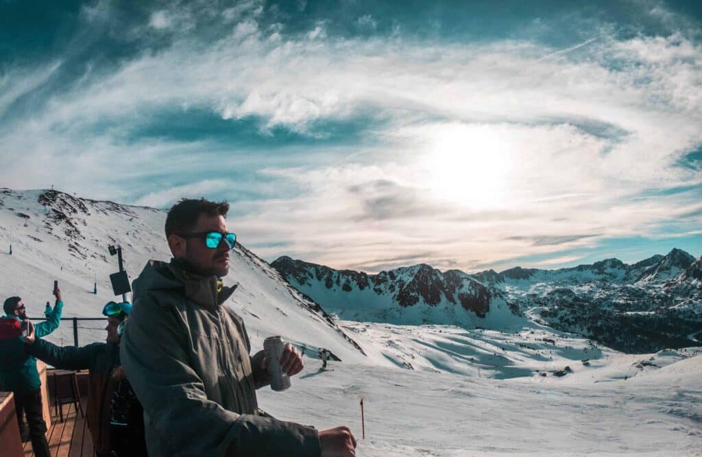 pexels-aviv-perets- etudiant au ski a la montagne - Le ski étudiant après les examens, tradition mise en péril par le Covid