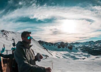pexels-aviv-perets- etudiant au ski a la montagne - Le ski étudiant après les examens, tradition mise en péril par le Covid