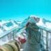 pexels-daniel-frank- etudiante au ski - top 5 des accessoires qu'il faut absolument avoir si tu pars au ski