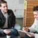 pexels-laura-tancredi-deux étudiants qui parlent de leur résultat - J’ai réussi tous mes examens, pourquoi en être fier