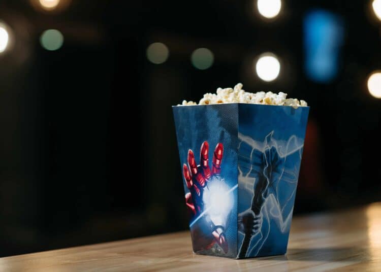 pexels-pavel-danilyuk-paquet de popcorn au cinema - Top 5 des films qui t’attendent en 2022