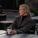 pexels-cottonbro-femme-qui-boit-un-cafe-comment-optimiser-son-temps-avant-de-reprendre-des-etudes