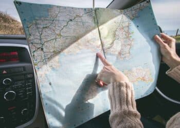 pexels-dominika-roseclay- etudiante qui voyage - s'expatrier sans etudier