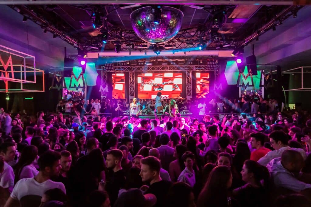 pexels-edoardo-tommasini- fetes en discothèque - Retour en boite où sortir ce week-end