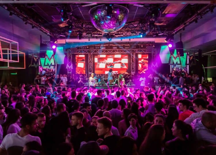 pexels-edoardo-tommasini- fetes en discothèque - Retour en boite où sortir ce week-end