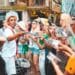 pexels-luis-fernandes- plusieurs personnes qui font la fête - Le carnaval des régionales de Louvain-La-Neuve est revenu