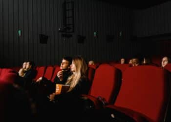 pexels-tima-miroshnichenko-deux etudiant au cinéma - les sorties ciné de la semaine la sélection de la semaine