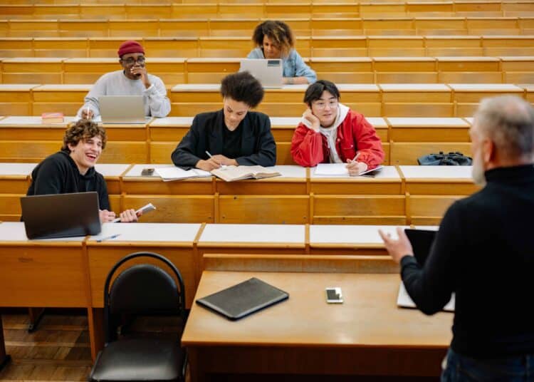 pexels-yan-krukov - 7 memes qui vont te rappeler le bonheur d’avoir décidé de faire des études