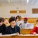 pexels-yan-krukov-etudiants dans un auditoire qui attendent - quand les résultats aux examens se font attendre