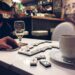 pxhere-coffee_domino_bar_hand_beer_game_table-top 5 des bars à jeux que tu dois tester.jpg!d