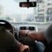 unsplash-orkun-azap- deux jeunes en voiture - pourquoi faire du covoiturage quand on est étudiant