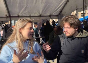 @kotplanet Femme qui se fait interviewer A la rencontre d'étudiant pour la foire des KAP’S