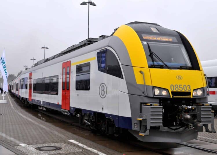 Wikimedia-Commons-Train-de-la-SNCB-Voyager-a-2-pour-le-prix-d1-le-duo-ticket-de-la-SNCB-scaled