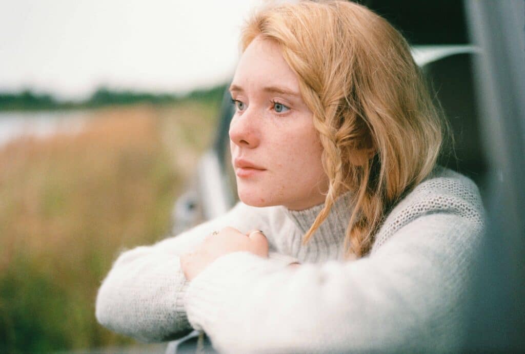 pexels-anastasia-shuraeva-fille qui réfléchit a la vie - oser dire non