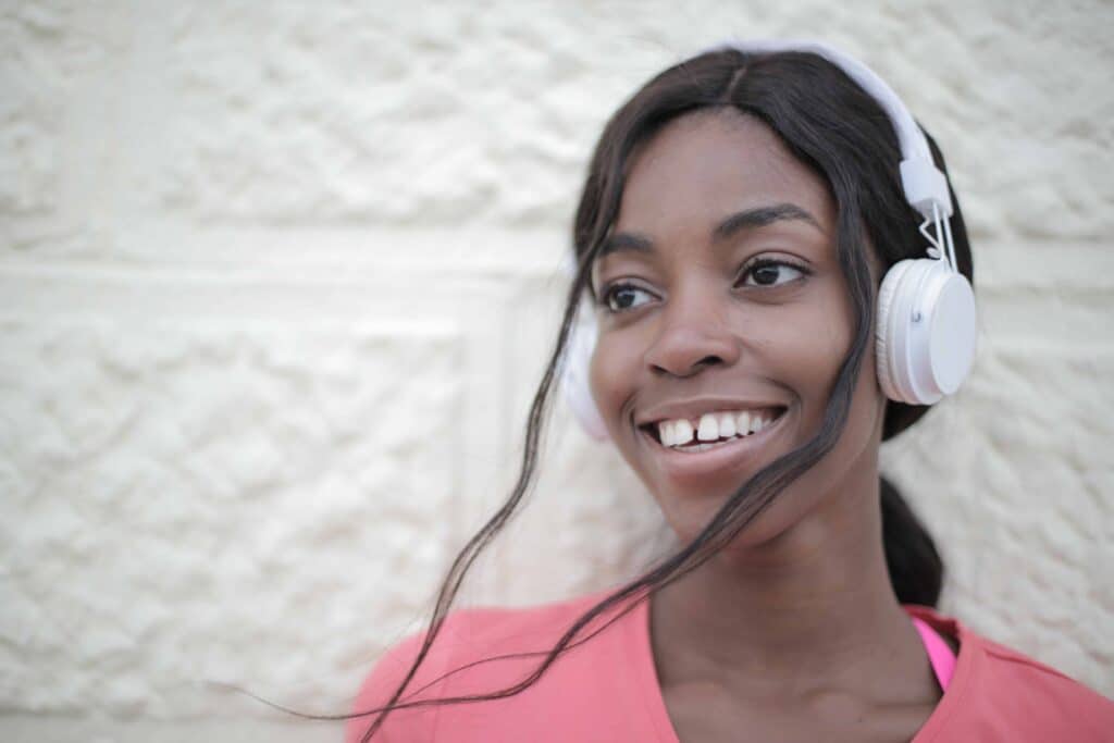 pexels-andrea-piacquadio-Top 4 des casques audio à avoir en 2022