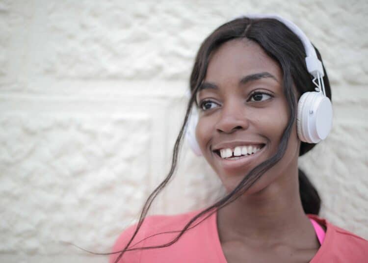 pexels-andrea-piacquadio-Top 4 des casques audio à avoir en 2022