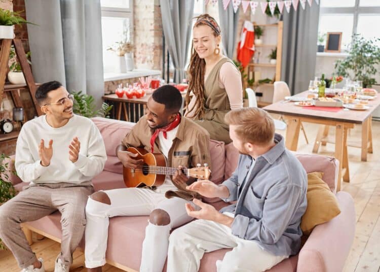 pexels-cedric-fauntleroy-groupes de potes en vacances - Vacances pas cher 5 astuces pour partir entre potes