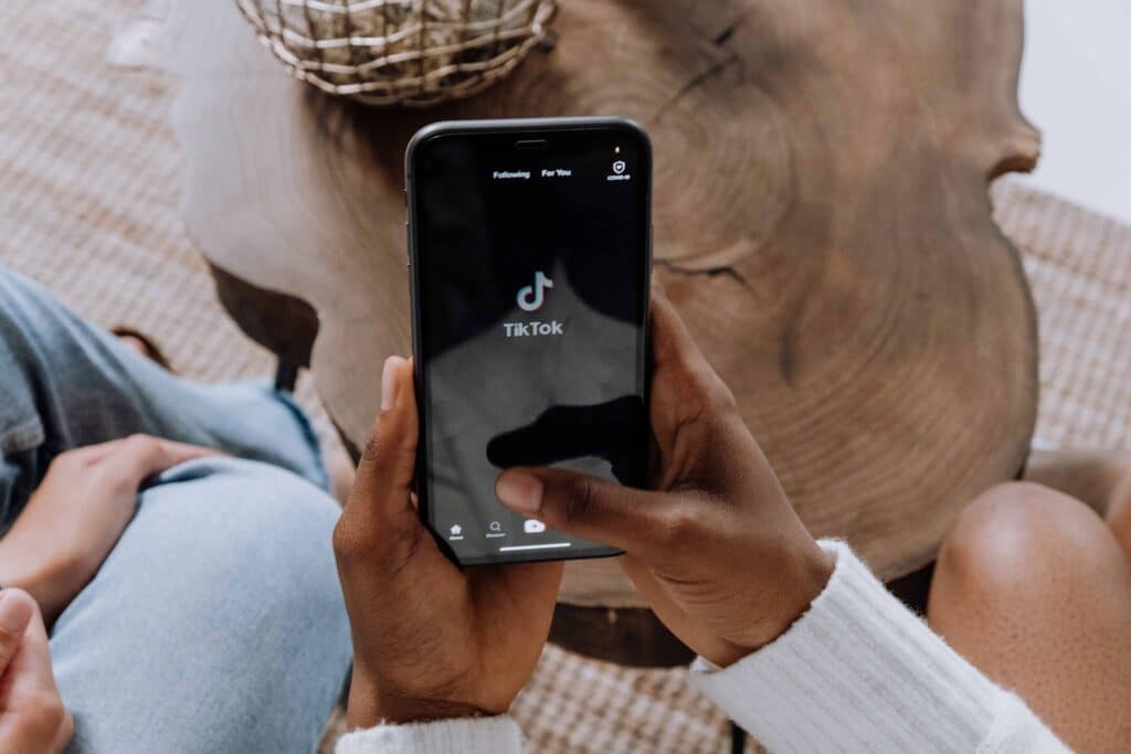 pexels-cottonbro-tiktok qu'est-ce qu'en pensent les étudiants