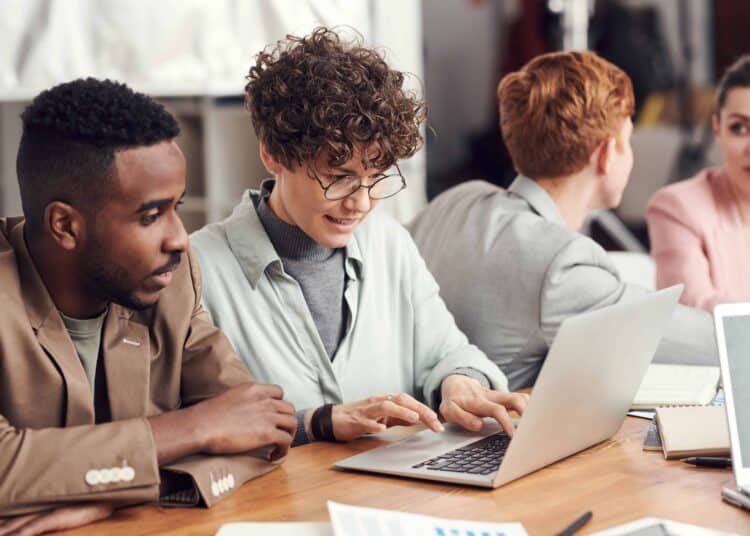 pexels-fauxels-étudiants sur des ordinateurs - le salon siep toujours en virtuel ces 25 et 26 mars