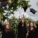 pexels-karolina-grabowska-fille diplomée - bachelier vrai diplome ou morceau de papier