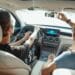 pexels-kindel-media-homme et femme dans une voiture - prendre son RDV au permis pratique toute une stratégie